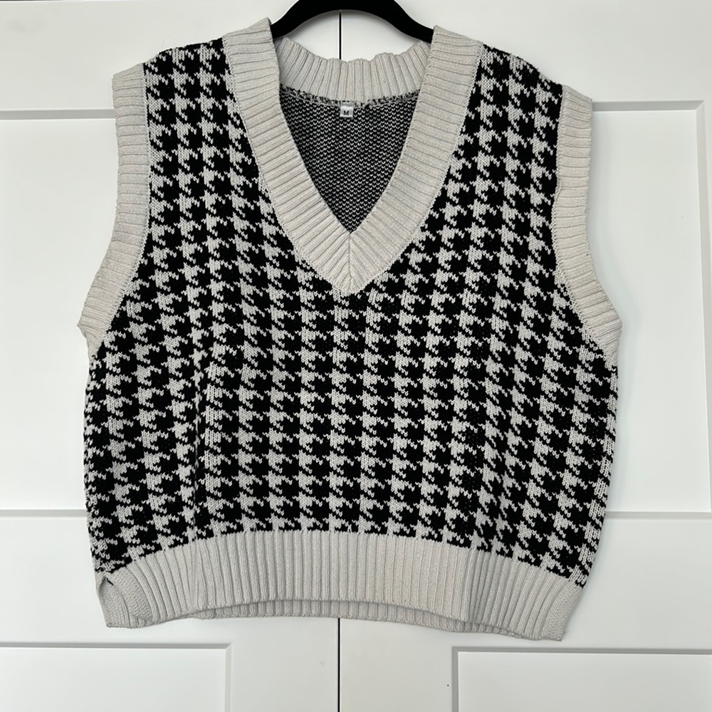 Oversized Houndstooth Sweater Vest